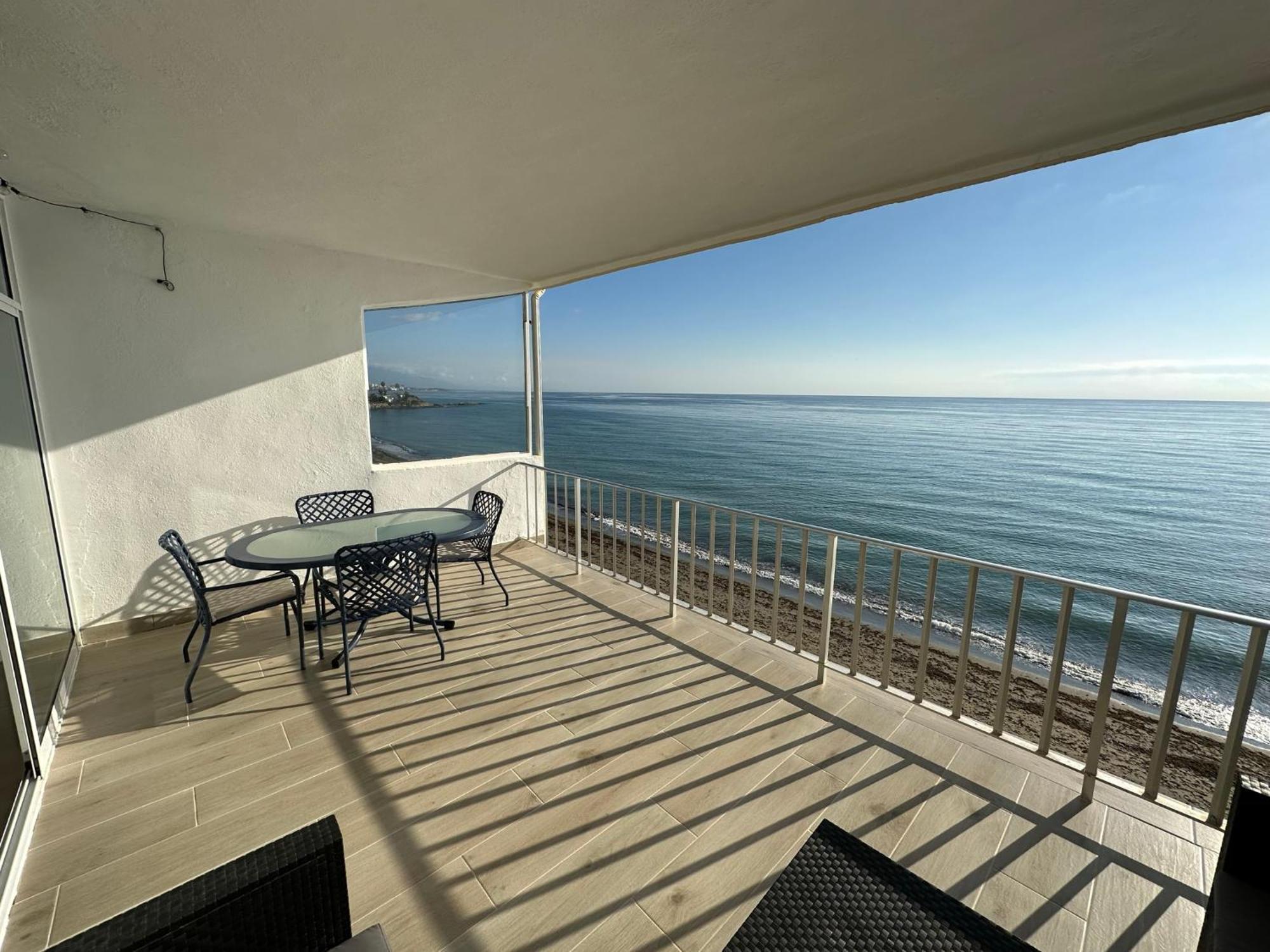 Beachfront, Top Floor Corner 2-Bed, Estepona Paseo 아파트 외부 사진