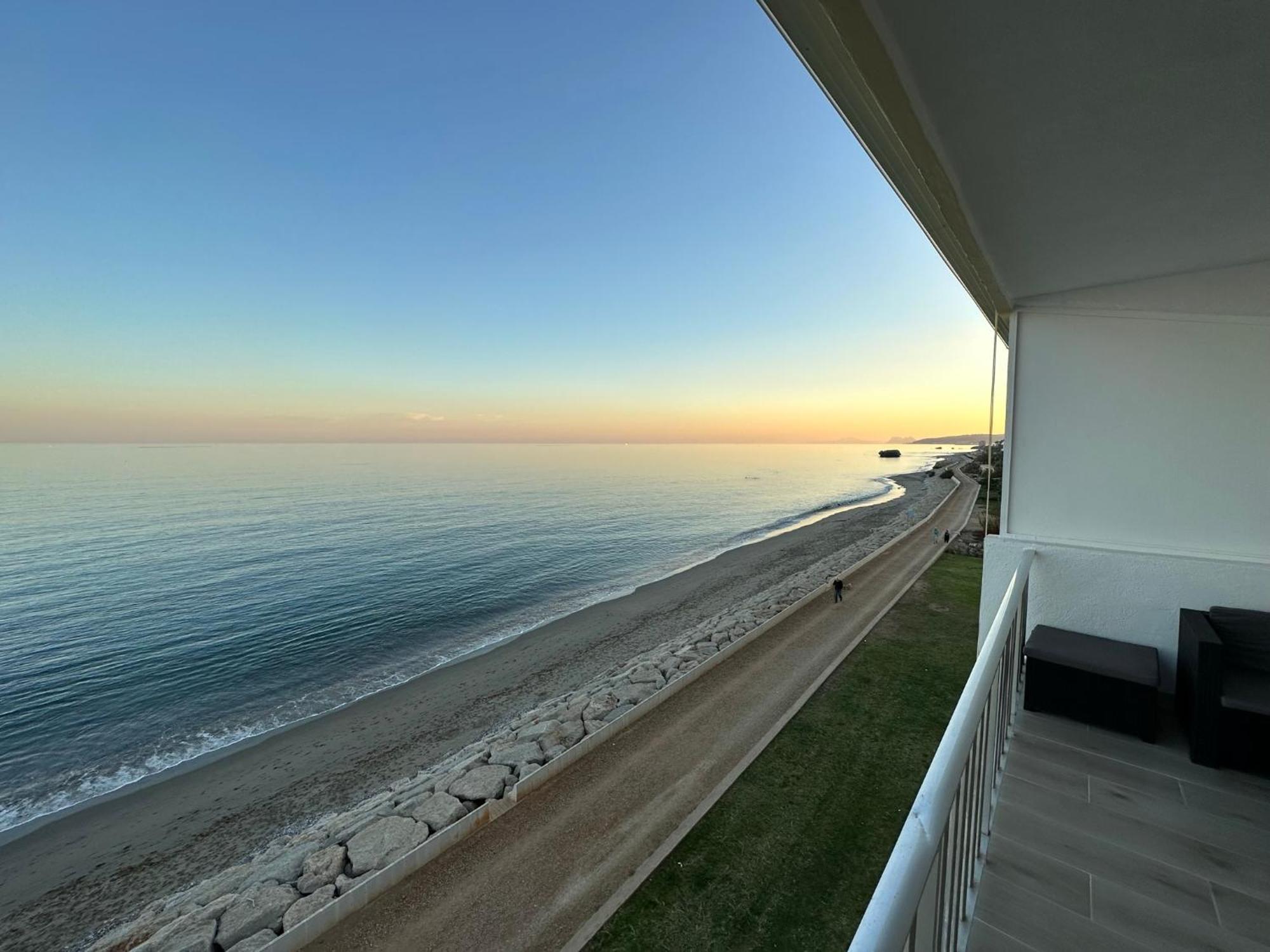 Beachfront, Top Floor Corner 2-Bed, Estepona Paseo 아파트 외부 사진